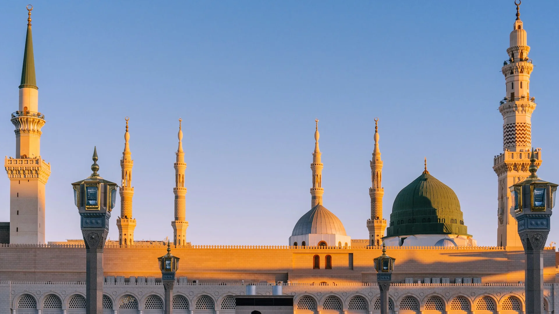 Madinah: The City of the Prophet - A Pilgrim's Guide